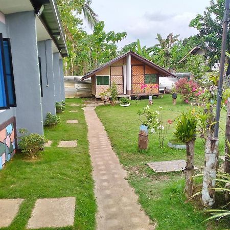 Junjals Backpackers Chalet ボホール エクステリア 写真