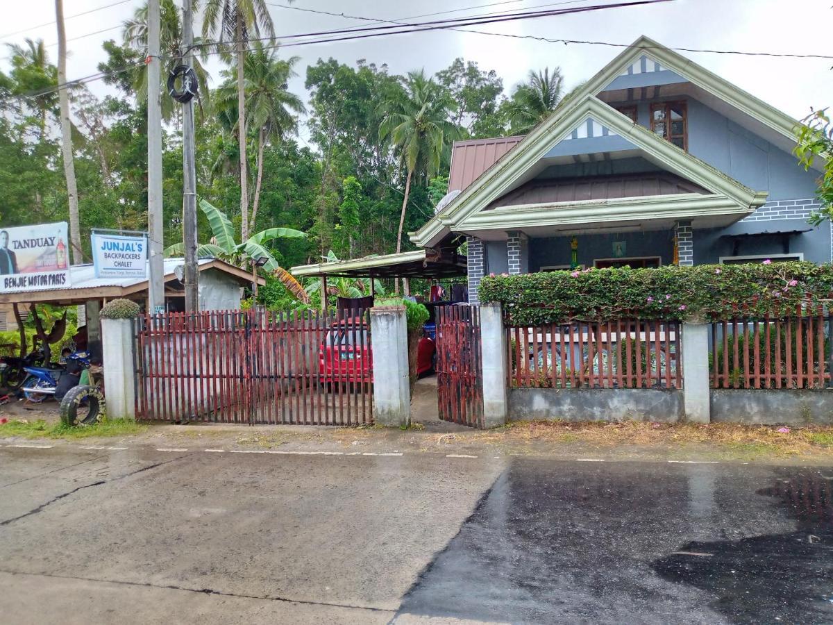 Junjals Backpackers Chalet ボホール エクステリア 写真