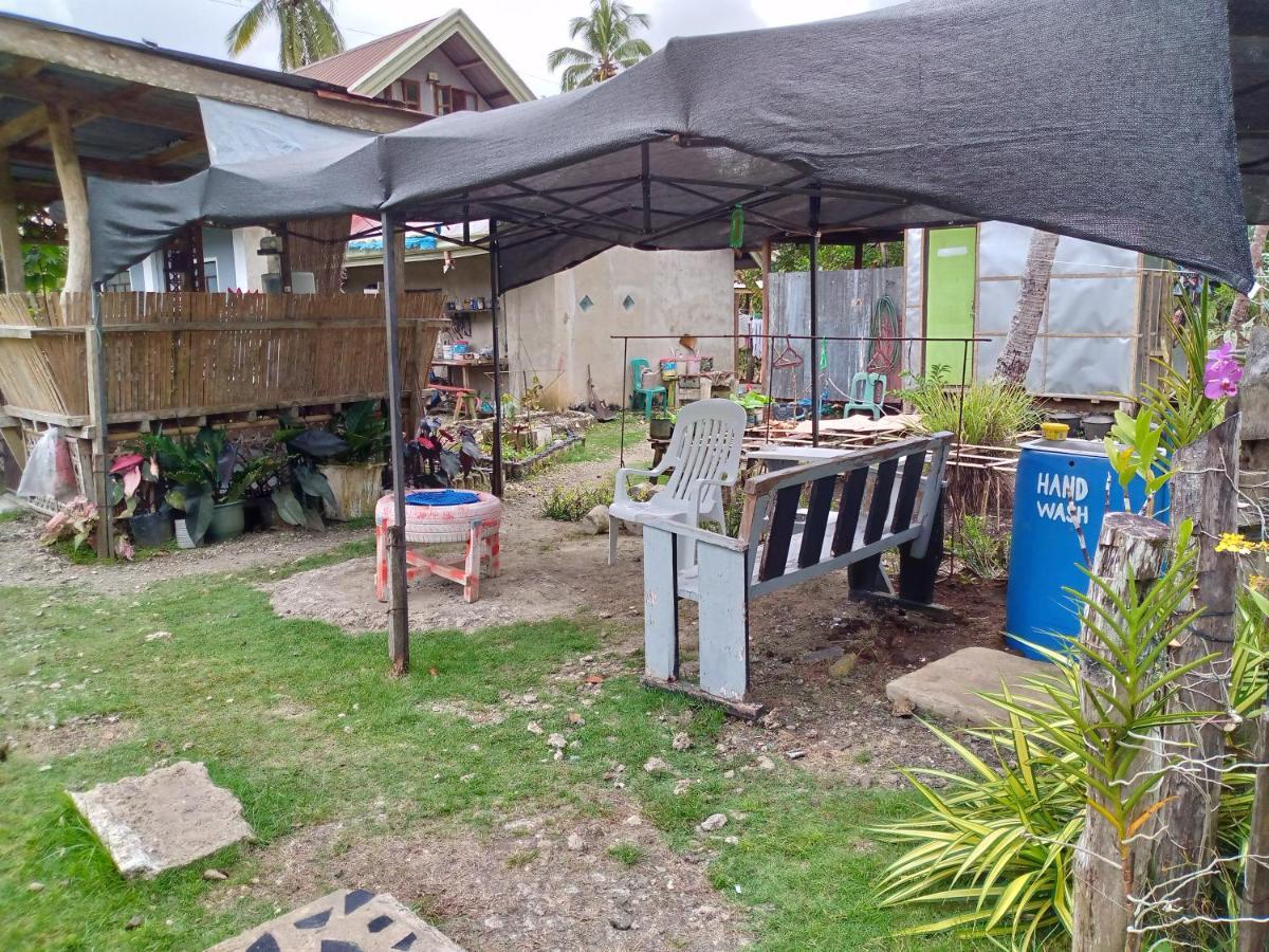 Junjals Backpackers Chalet ボホール エクステリア 写真