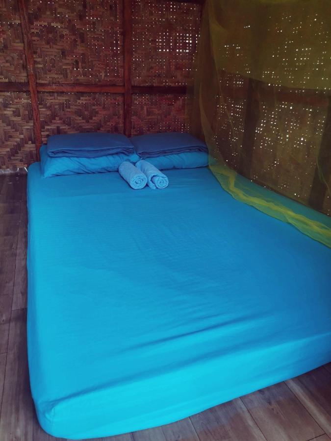 Junjals Backpackers Chalet ボホール エクステリア 写真
